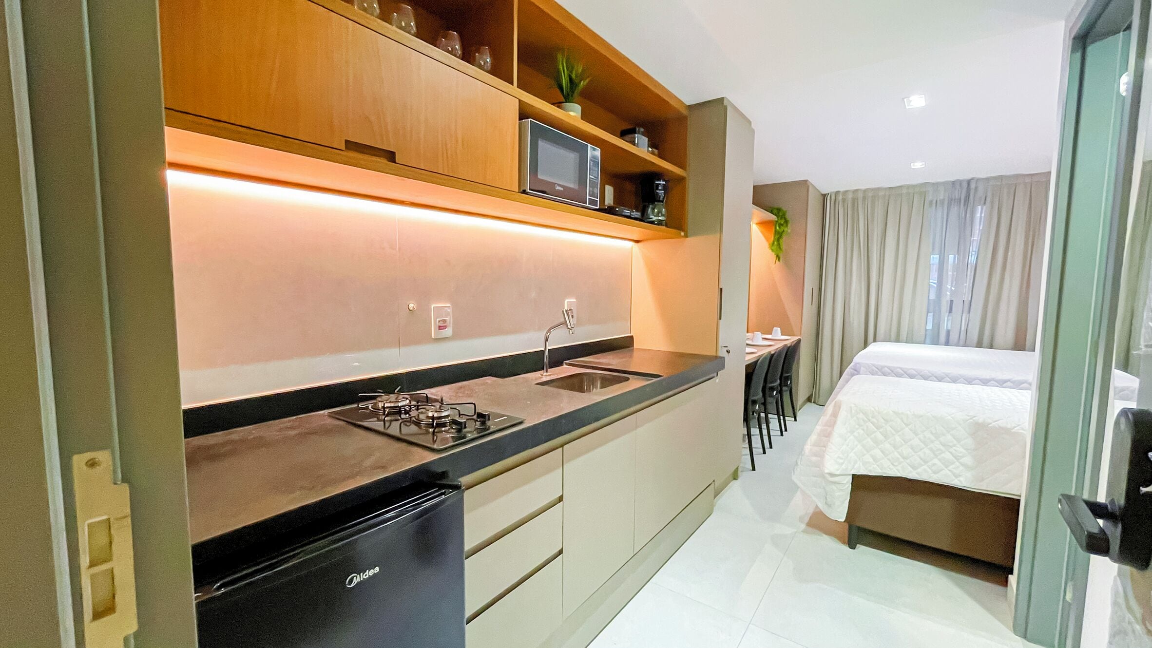 Studio, 1 Queen-Bett und Schlafsofa | Wohnbereich | 32-Zoll-Smart-TV mit Digitalempfang