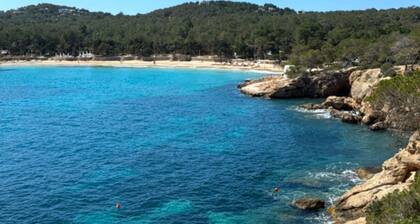 Sunset Views on the Sea, Ibiza Waterfront Apartment 3 Bd 2 Baths Sleeps 6-8