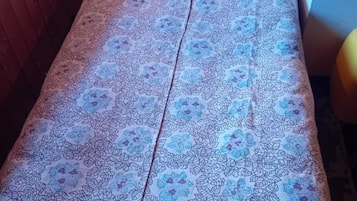 1 bedroom, bed sheets