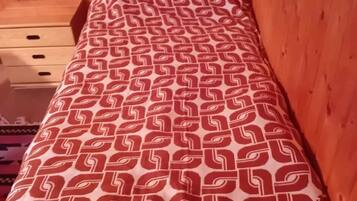 1 bedroom, bed sheets
