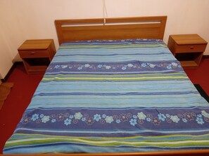 1 bedroom, bed sheets