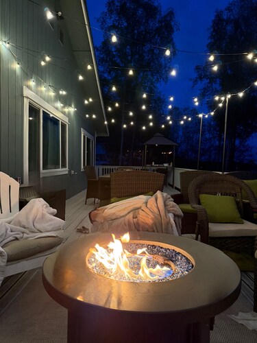 Enchanting whole home on Nancy lake with WiFi in Willow Alaska!