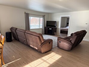 4 bedrooms, free WiFi, bed sheets