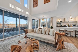 65-英寸智能电视（配备数码频道）