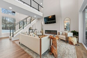 TV connectée de 65 pouces avec chaînes numériques