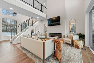 65-英寸智能电视（配备数码频道）