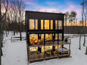 المنشأة من الخارج