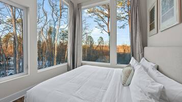 5 bedrooms, Egyptian cotton sheets, premium bedding, memory-foam beds
