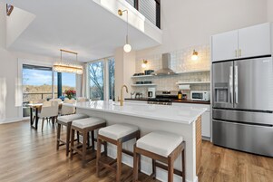 冰箱、微波炉、烤箱、炉灶