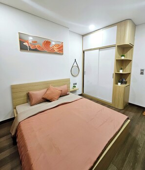 2 bedrooms, iron/ironing board, WiFi, bed sheets