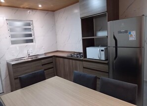 Superior Apartment, Courtyard View | Private kitchen - Pousada Oliveira (Florianopolis)