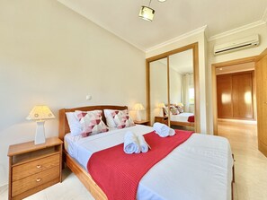 2 bedrooms, cots/infant beds, bed sheets - Portimão Riverview 2 With Pool by Homing (Portimão)