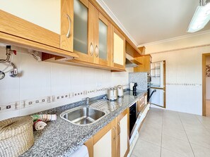 Microonde, lavastoviglie, macchina per tè/caffè