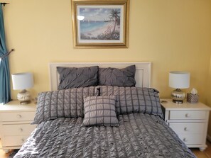 3 slaapkamers, een strijkplank/strijkijzer, gratis wifi, beddengoed