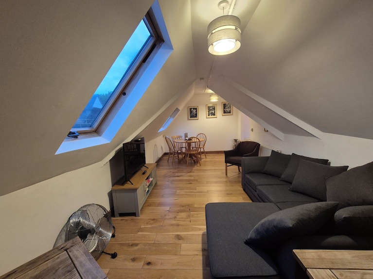 Spacious 2 Bedroom 2nd Floor Apartment, Perfect For Family Or Groups Of Friends - 크로이던