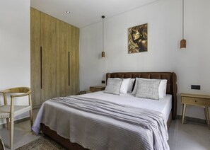 1 bedroom, in-room safe, iron/ironing board, free WiFi