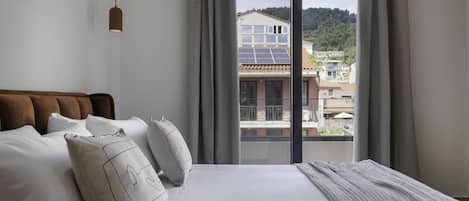 1 bedroom, in-room safe, iron/ironing board, free WiFi