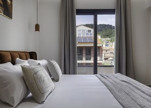 1 quarto, cofres nos quartos, ferros/tábuas de passar roupa