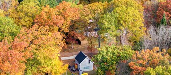 Lake George Getaway: Cozy cottage w/ kayaks, cornhole, Xbox, volleyball