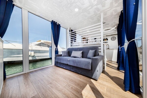 Interior - Houseboat Blue Zone 60 sqm 3 minutes from beach and downtown (Alghero)