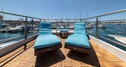Houseboat Blue Zone 60 sqm 3 minutes from beach and downtown