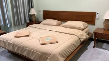 In-room safe, blackout curtains, free WiFi