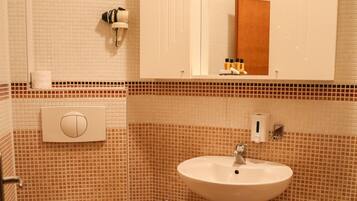 Dusche, Handtücher, Toilettenpapier