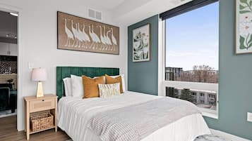 2 dormitoris, escriptori i planxa i posts de planxar