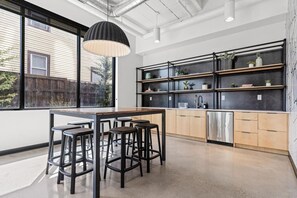 Dining - Luxury Uptown 2Bed Condo with Patio |Gym |Office (Minneapolis)