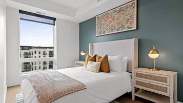 2 chambres, bureau, fer et planche à repasser, lit parapluie