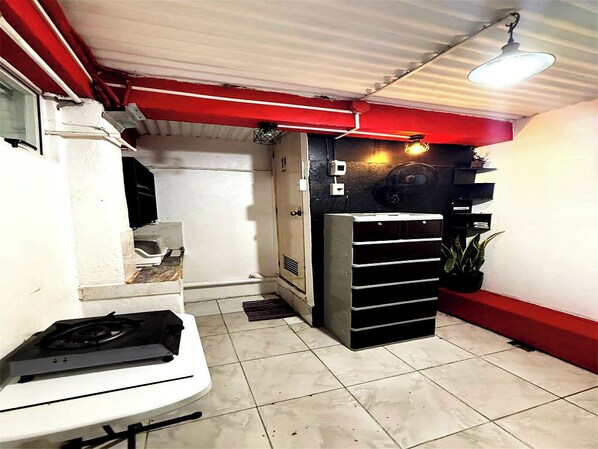 Fridge, stovetop, cookware/dishes/utensils - Red Room Budget Trancoville Wifi (Baguio)