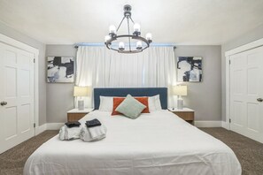 3 bedrooms, desk, iron/ironing board, travel cot