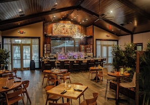 Restaurant - Black Prong Resort (Bronson)