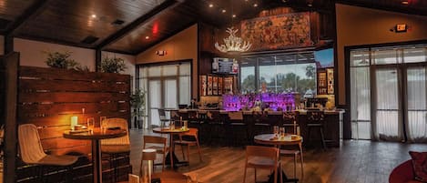 2 restaurants, American cuisine