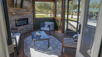 Cabaña Deluxe, 2 habitaciones, se aceptan mascotas | Terraza o patio