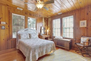 4 bedrooms, free WiFi, bed sheets