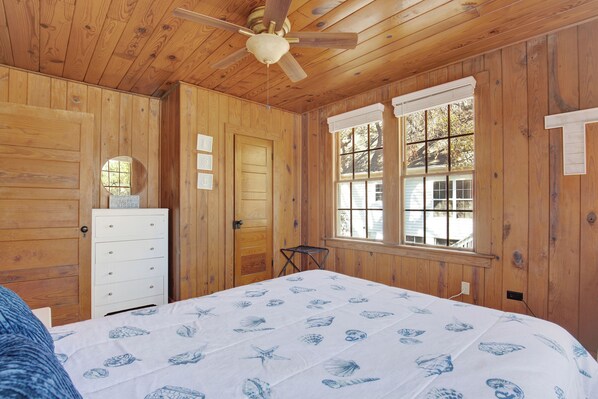4 bedrooms, WiFi, bed sheets