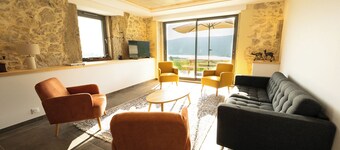 Le 214, between Lakes and Mountains