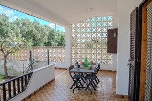 Villa | Terrace/patio