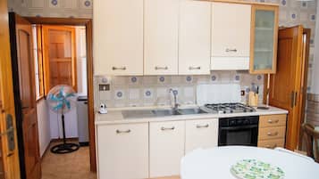 Villa | Cucina privata | Macchina per tè/caffè, bollitore elettrico