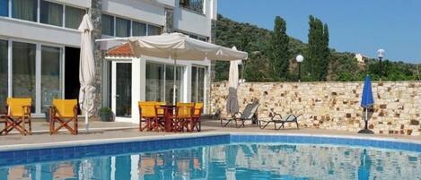 Seasonal outdoor pool, open 8:30 AM to 9:00 PM, pool loungers