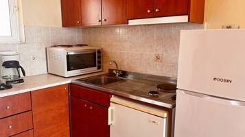 Family Apartment, Balcony, Partial Sea View | Private kitchen | Highchair