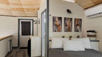 2 bedrooms, bed sheets