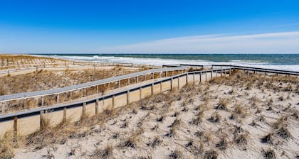 Beach house with 2 beach badges, 1 block to the beach, boardwalk, and shopping