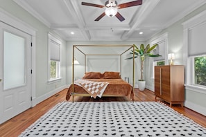 4 bedrooms, desk, free WiFi, bed sheets