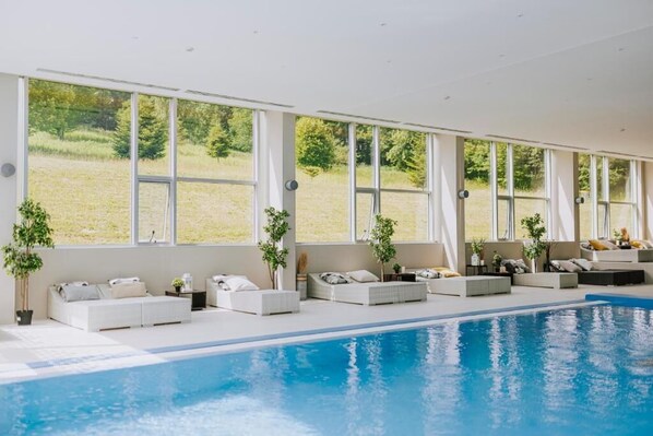 Behandelingskamers voor koppels, een sauna, een bubbelbad