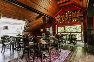 酒吧（店内）