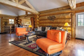 TV, fireplace, DVD player - Timber Wilderness Lodge (North Frontenac)