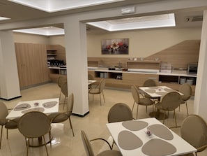 Colazione a buffet inclusa, servita tutte le mattine