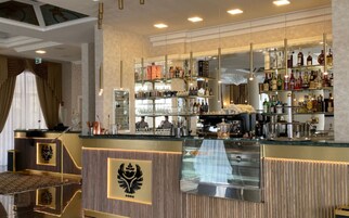 2 bares/lounges, saguão/lounge